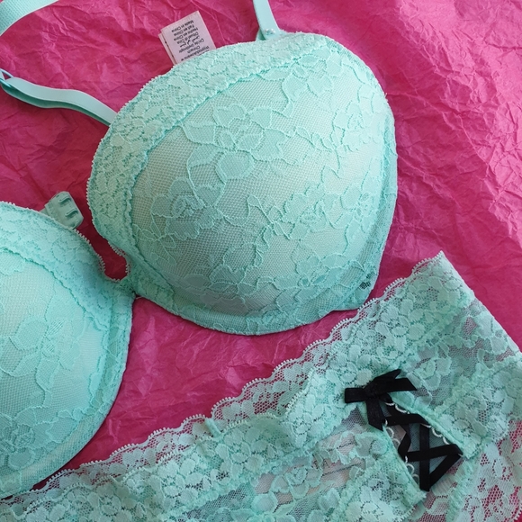NWOT La Senza lace lingerie set, 34C/XS - Picture 3 of 7